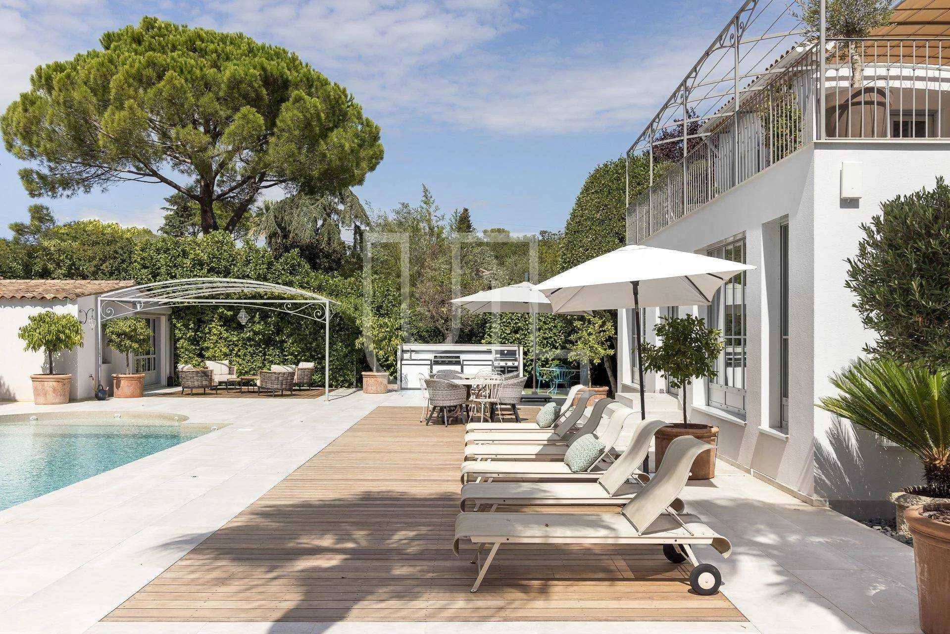 House in Mougins, Provence-Alpes-Cote d'Azur 10919217