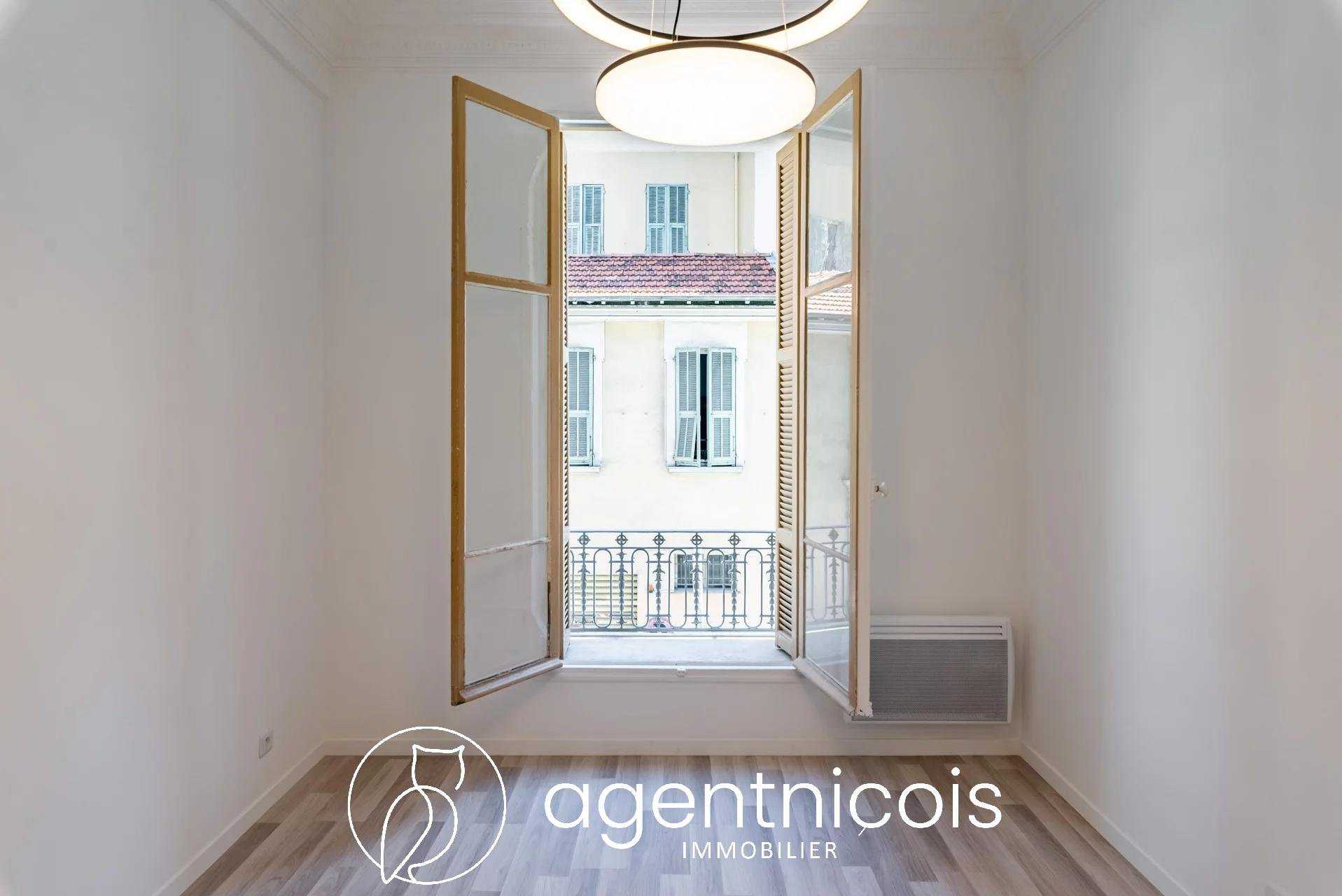 Condominium in Nice, Alpes-Maritimes 10919722