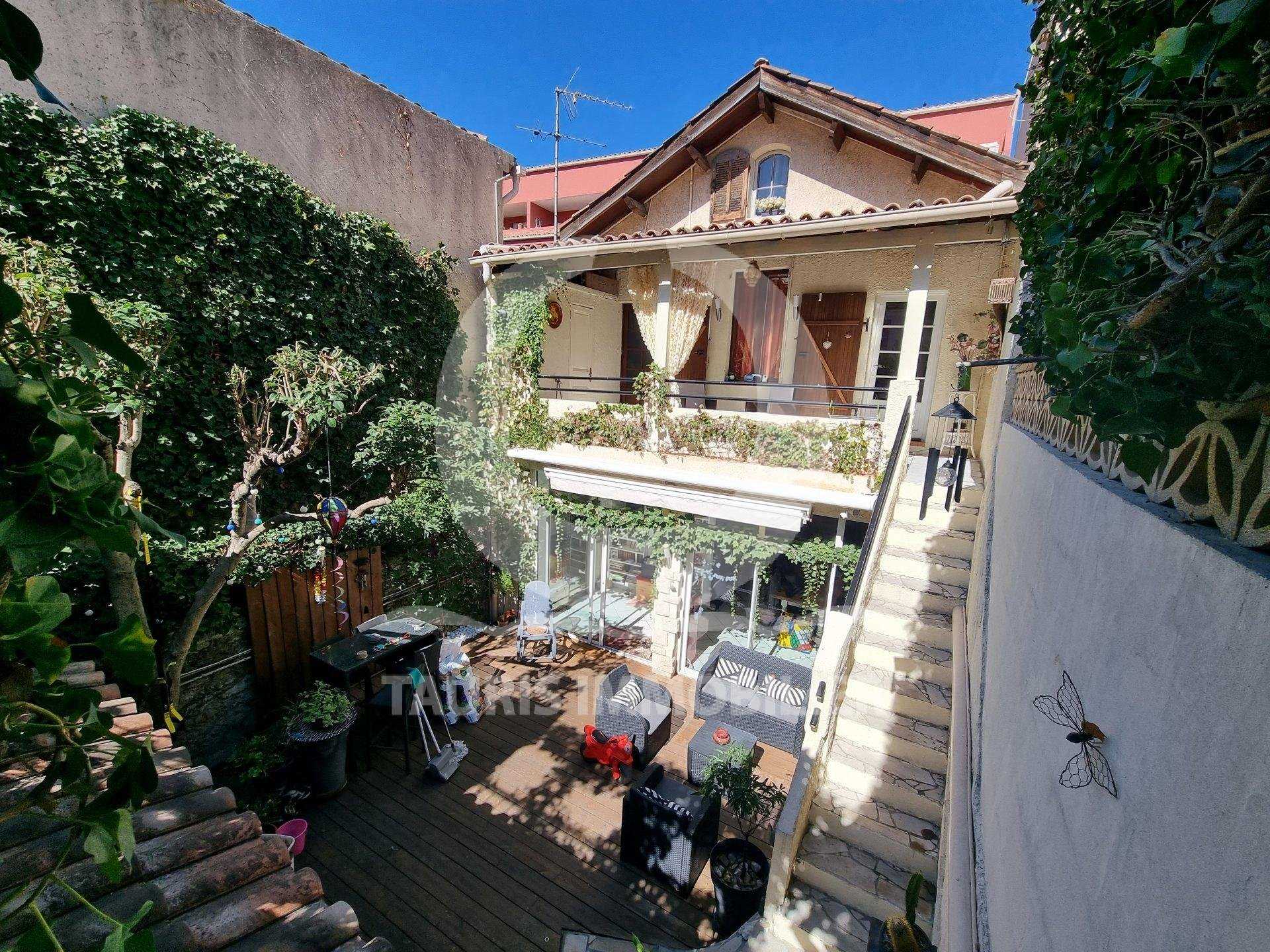 Plusieurs maisons dans Marseille 8ème, Bouches-du-Rhône 10919739
