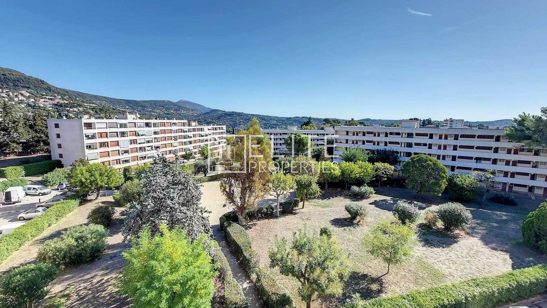 公寓 在 Grasse, Alpes-Maritimes 10920176