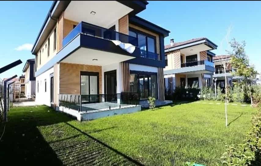 Real Estate in Antalya, Antalya 10921574
