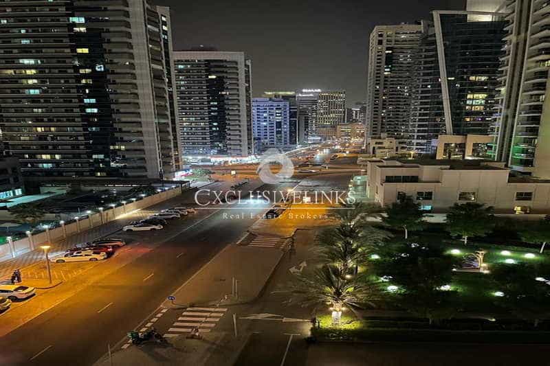 सम्मिलित में Dubai, Dubai 10922201