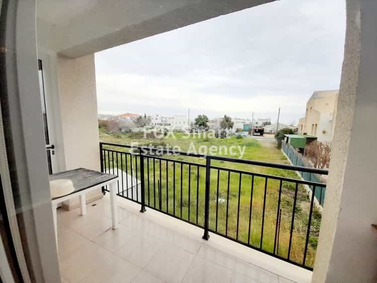 Condominium in Kissonerga, Pafos 10923152