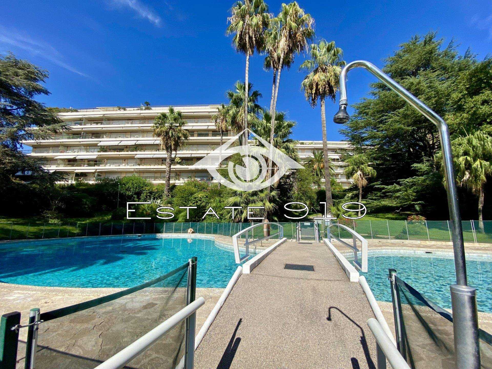 Condominium in Le Suquet, Provence-Alpes-Cote d'Azur 10923725