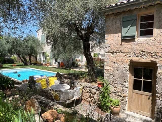 Rumah di Auribeau-sur-Siagne, Provence-Alpes-Cote d'Azur 10923729