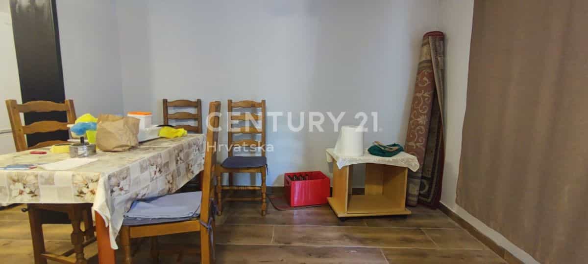 Condominium in Opatija, Primorsko-Goranska Zupanija 10923828