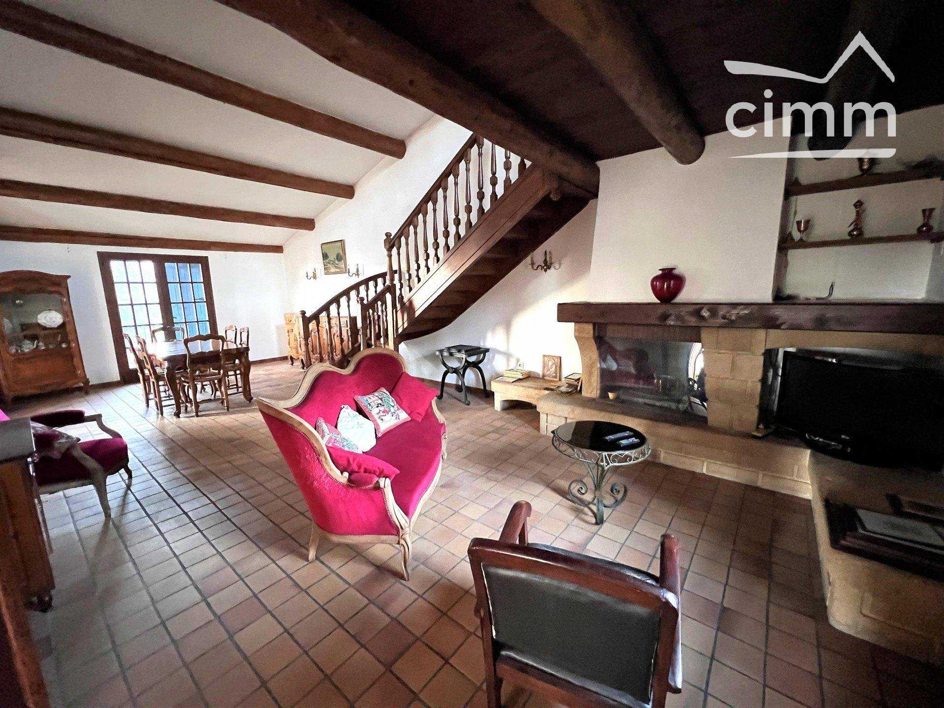 Talo sisään L'Escale, Provence-Alpes-Cote d'Azur 10924290
