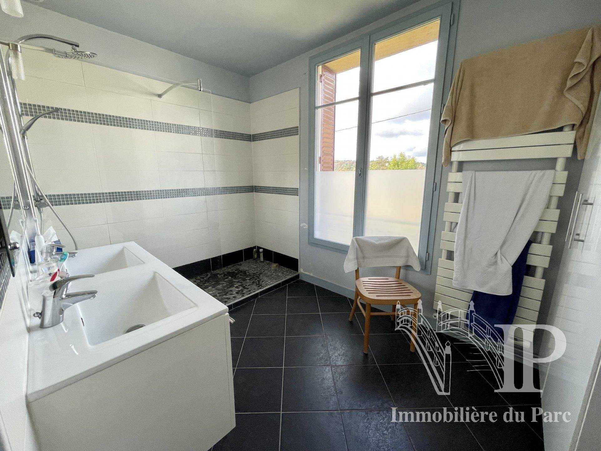 House in Croissy-sur-Seine, Yvelines 10925665