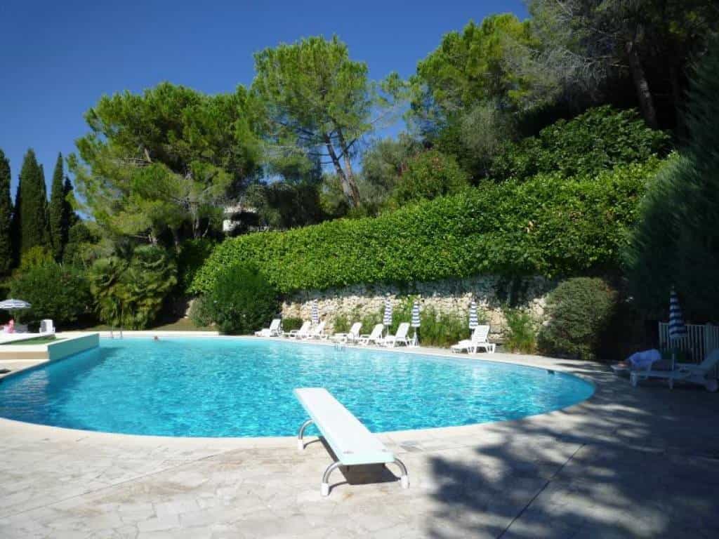 Osakehuoneisto sisään Cannes, Provence-Alpes-Cote d'Azur 10925683