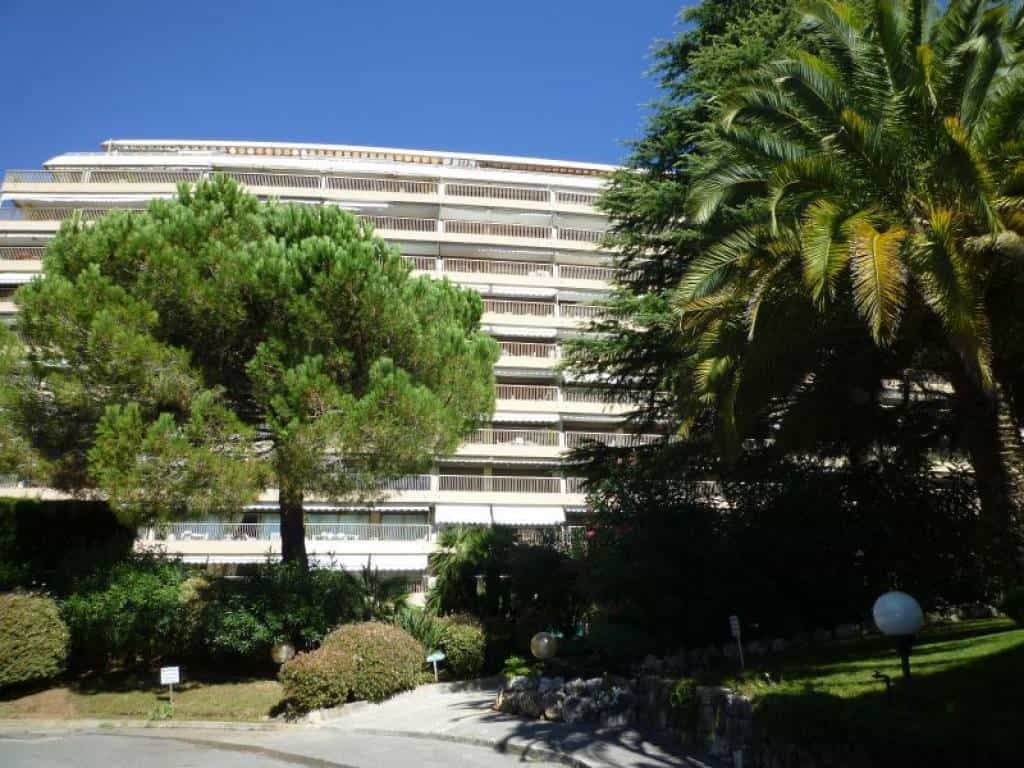 Osakehuoneisto sisään Cannes, Provence-Alpes-Cote d'Azur 10925683