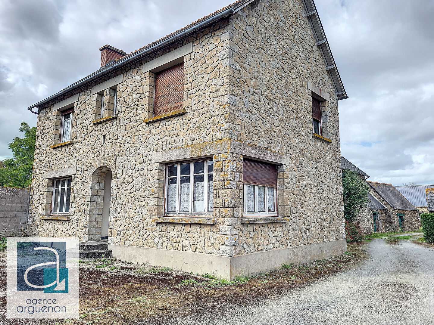 rumah dalam Cuguen, Bretagne 10925759