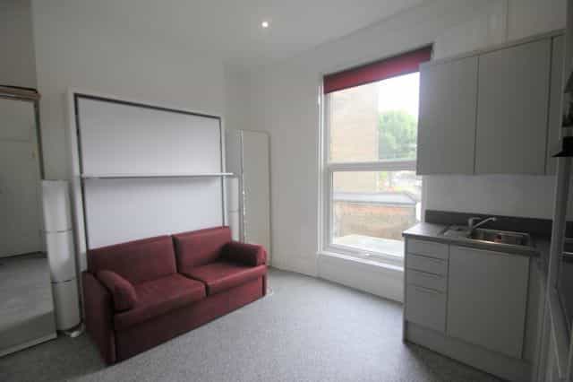 Condominium in Highbury, Islington 10925762