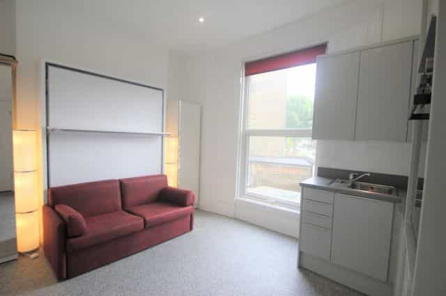 Condominium in Highbury, Islington 10925762