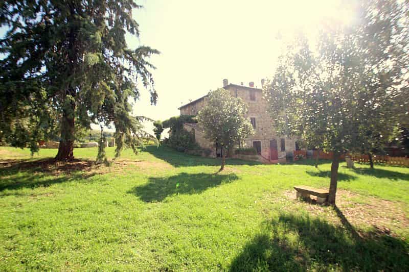 Ejerlejlighed i Montecatini Val di Cecina, Tuscany 10925893