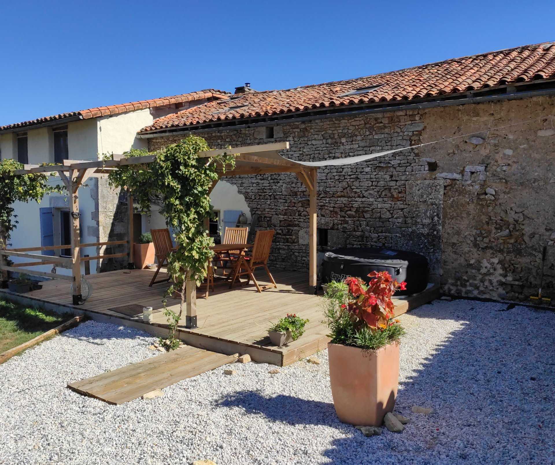 Huis in Champagne-Mouton, Nouvelle-Aquitaine 10925943
