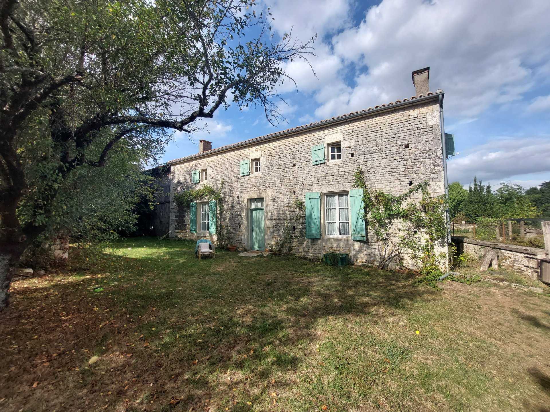 casa no Verteuil-sur-Charente, Nova Aquitânia 10925948
