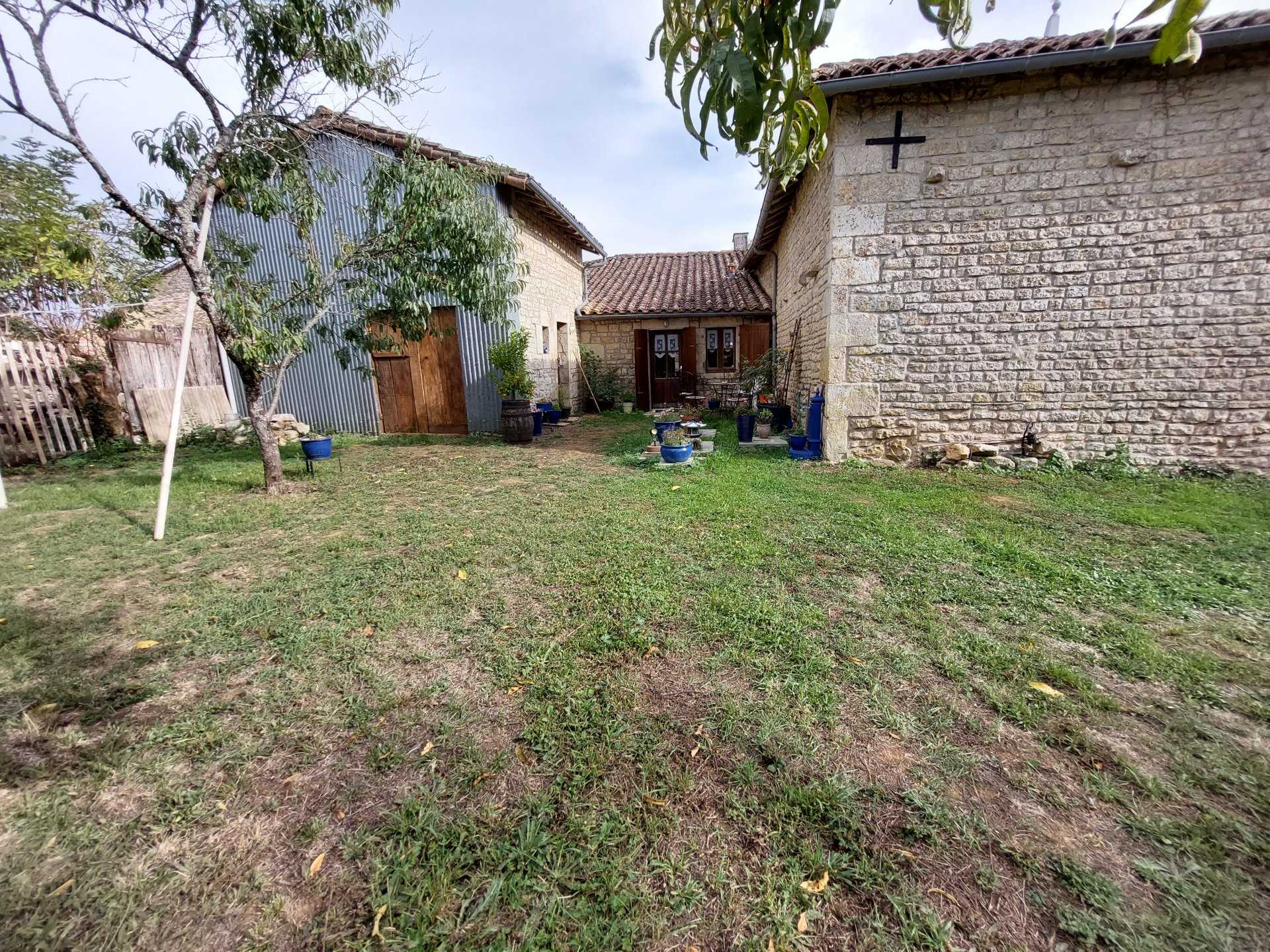 House in Maisonnay, Nouvelle-Aquitaine 10925959