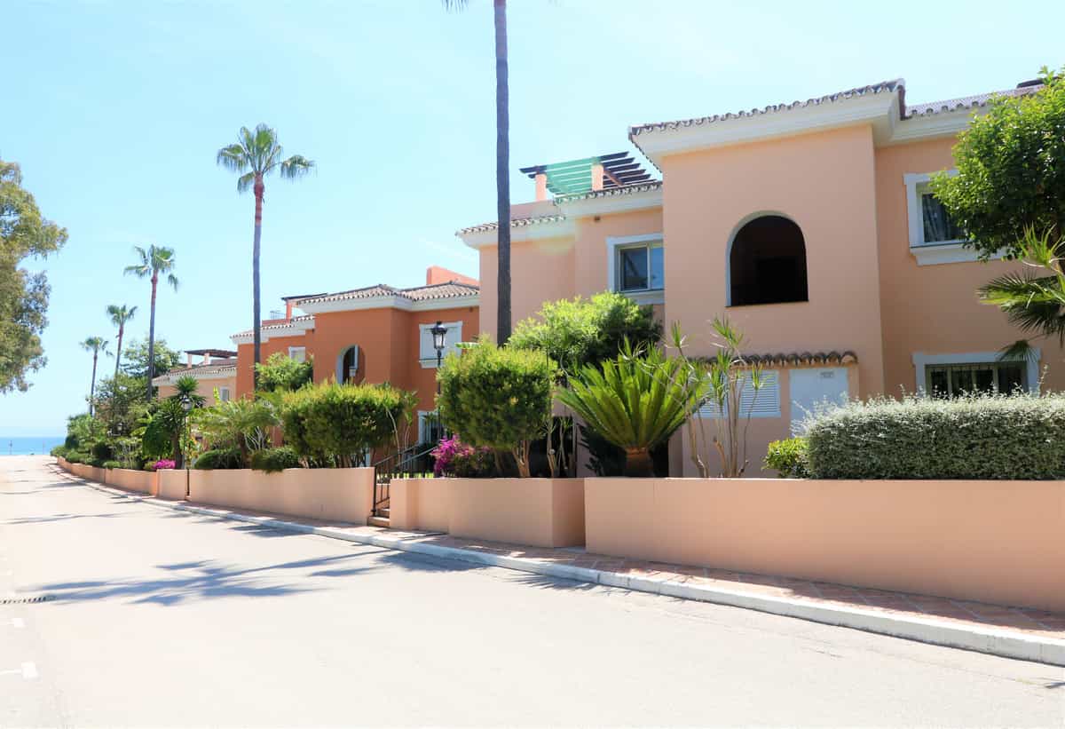 Condominium in Estepona, Andalusia 10926492