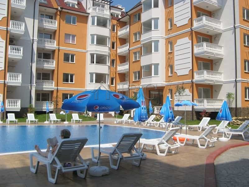 Condominium in Nesebar, Burgas 10926924