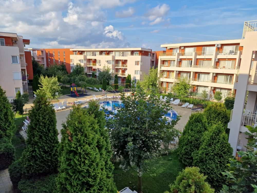 Condominium in Nesebar, Burgas 10927125
