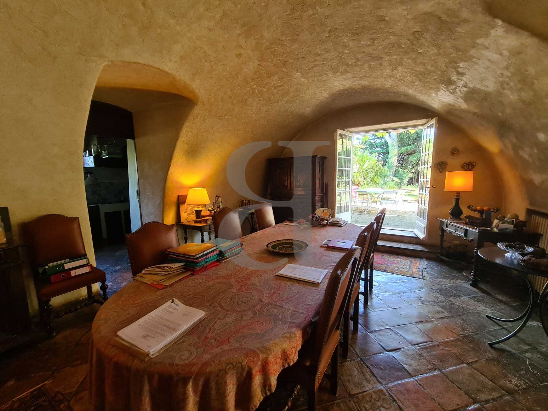 жилой дом в Orange, Provence-Alpes-Côte d'Azur 10927214