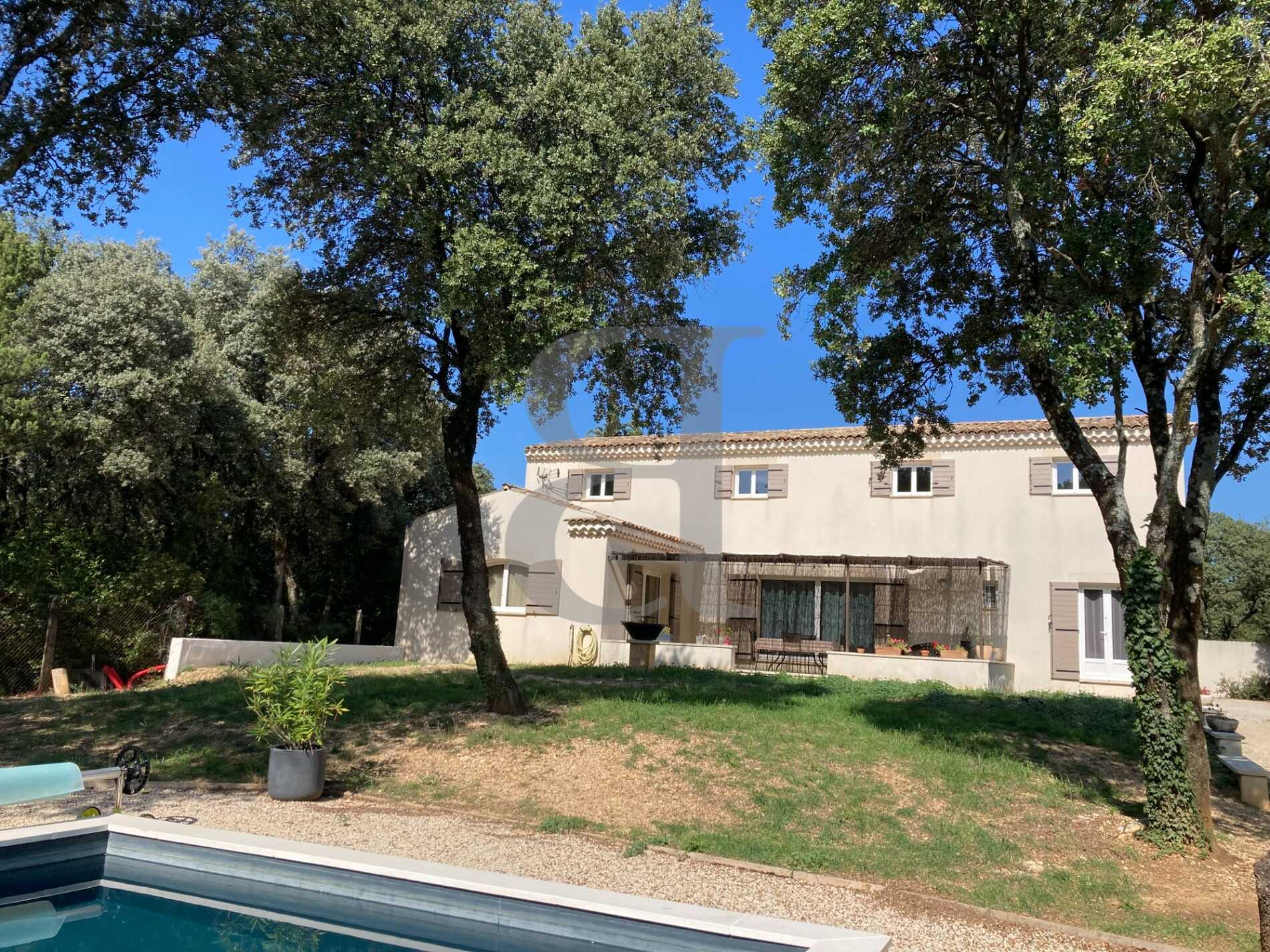 Talo sisään Sainte-Cecile-les-Vignes, Provence-Alpes-Cote d'Azur 10927221