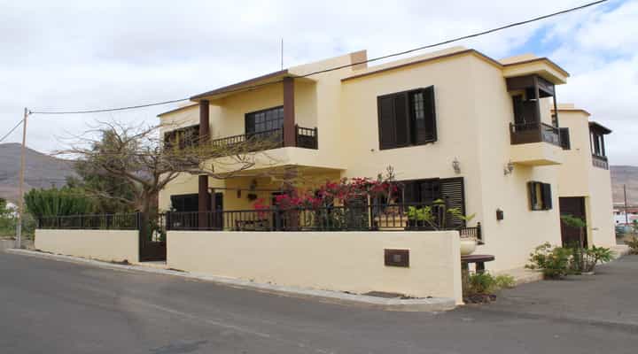 жилой дом в Пуэрто-дель-Росарио, Канарские острова 10927249