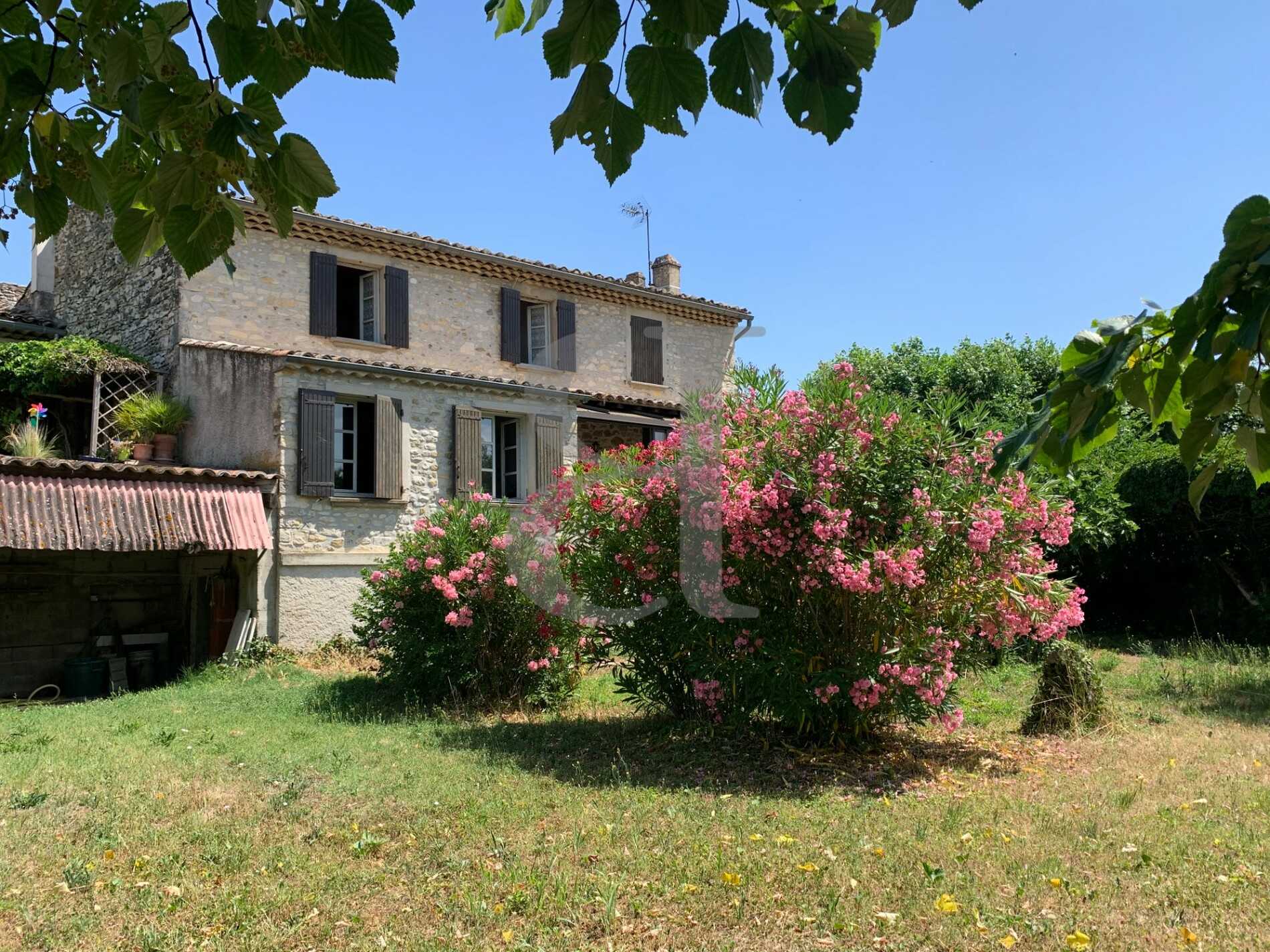 Rumah di La Begude-de-Mazenc, Auvergne-Rhone-Alpes 10927301