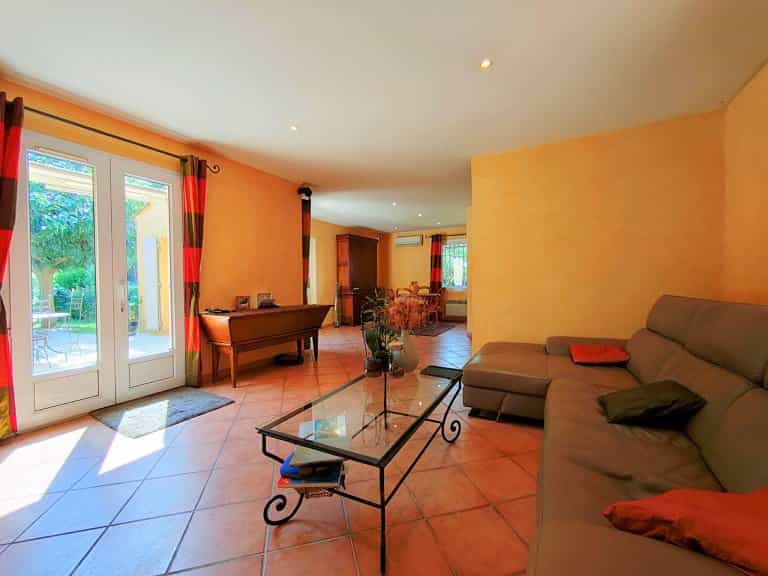 Huis in Chateaurenard, Provence-Alpes-Cote d'Azur 10927426