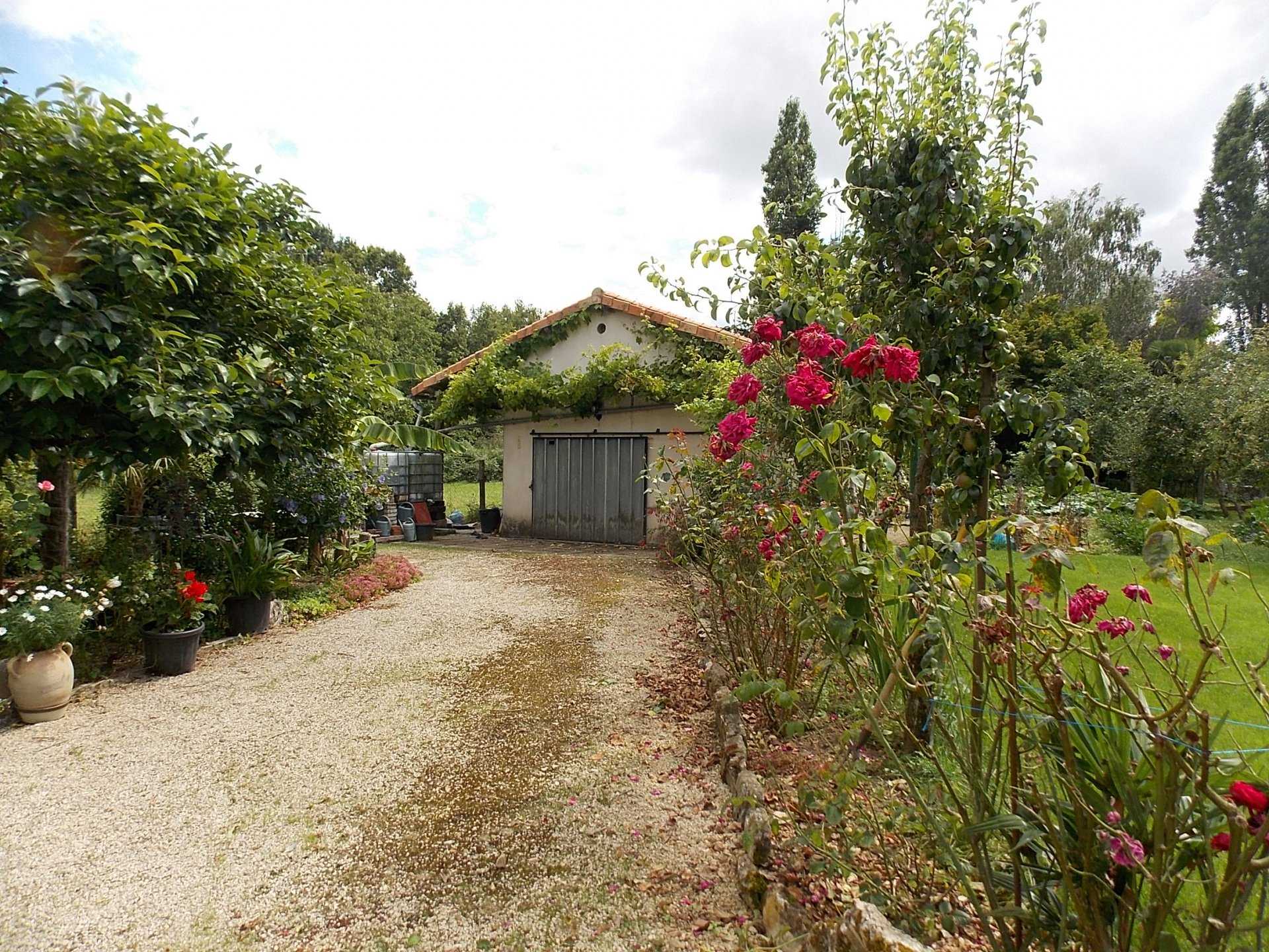 Andere in Charroux, Nouvelle-Aquitaine 10927585