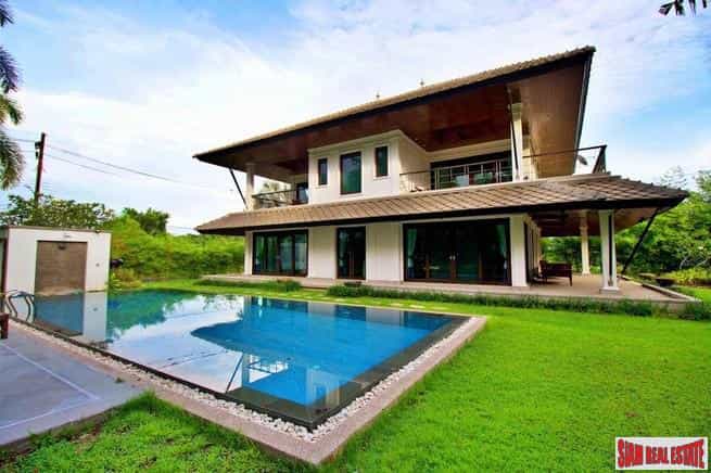 House in Ban Pa Sak, Phuket 10927602