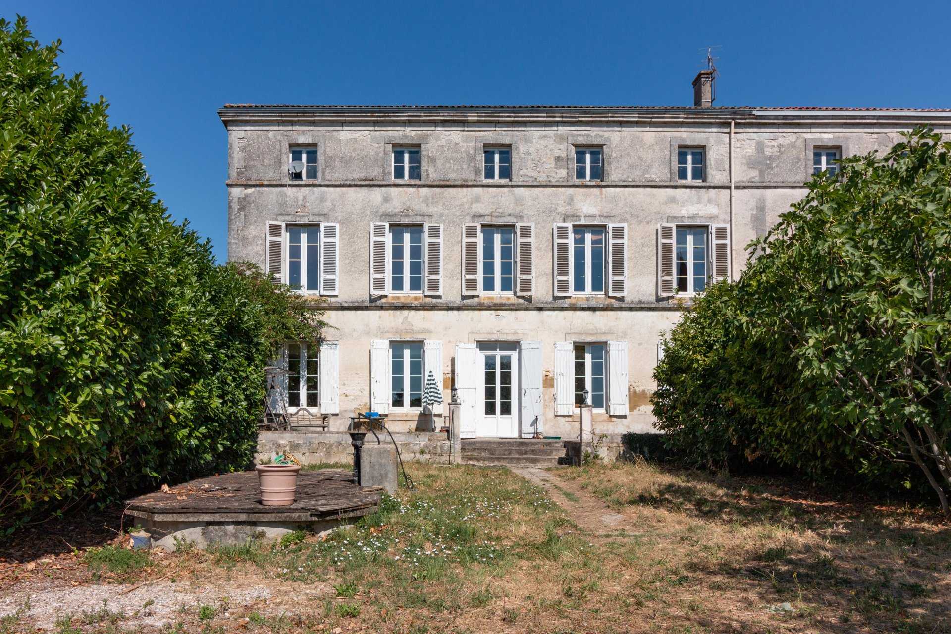 집 에 Neuvicq-le-Château, Nouvelle-Aquitaine 10927806