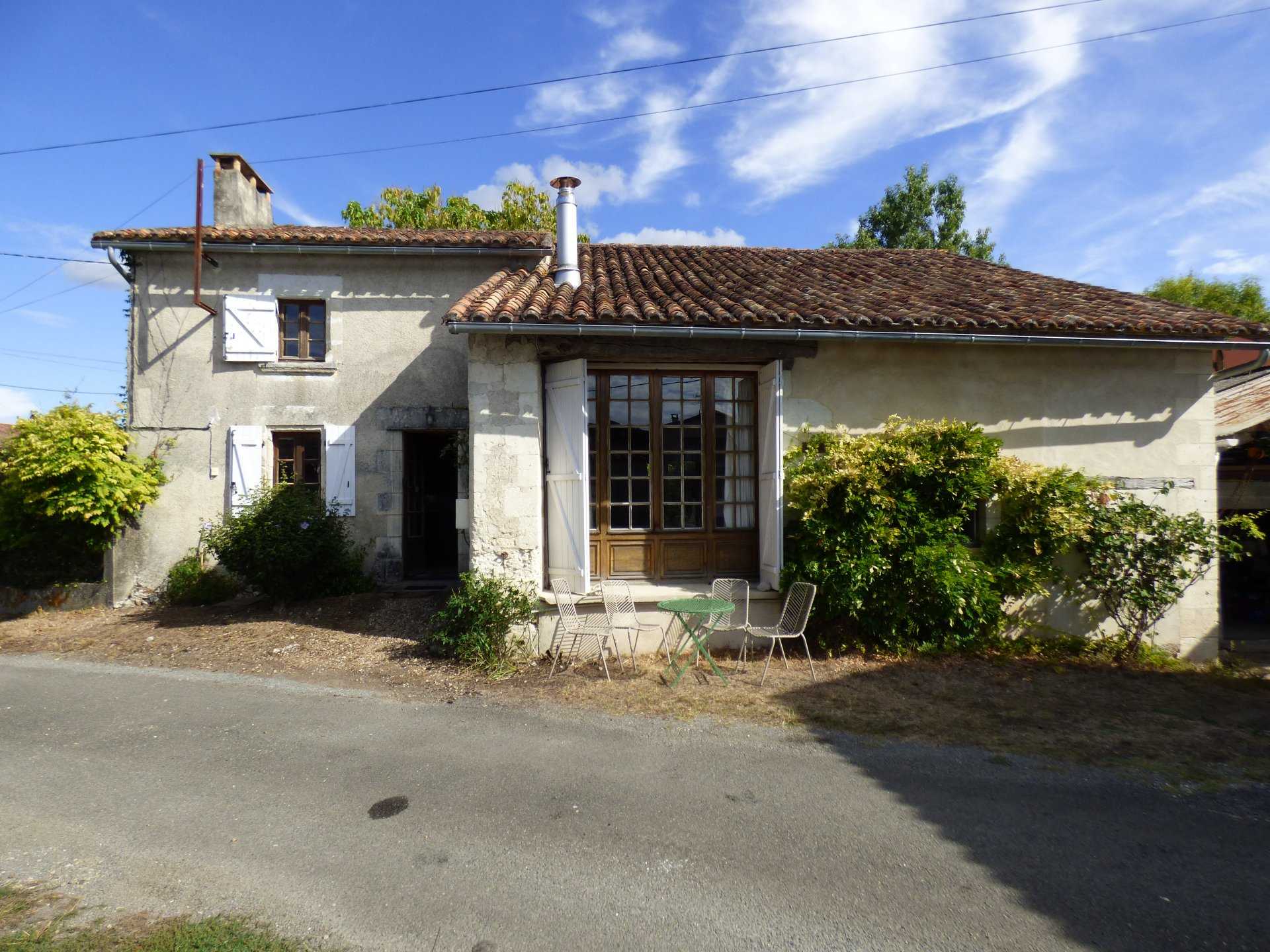 σπίτι σε Laprade, Nouvelle-Aquitaine 10927807