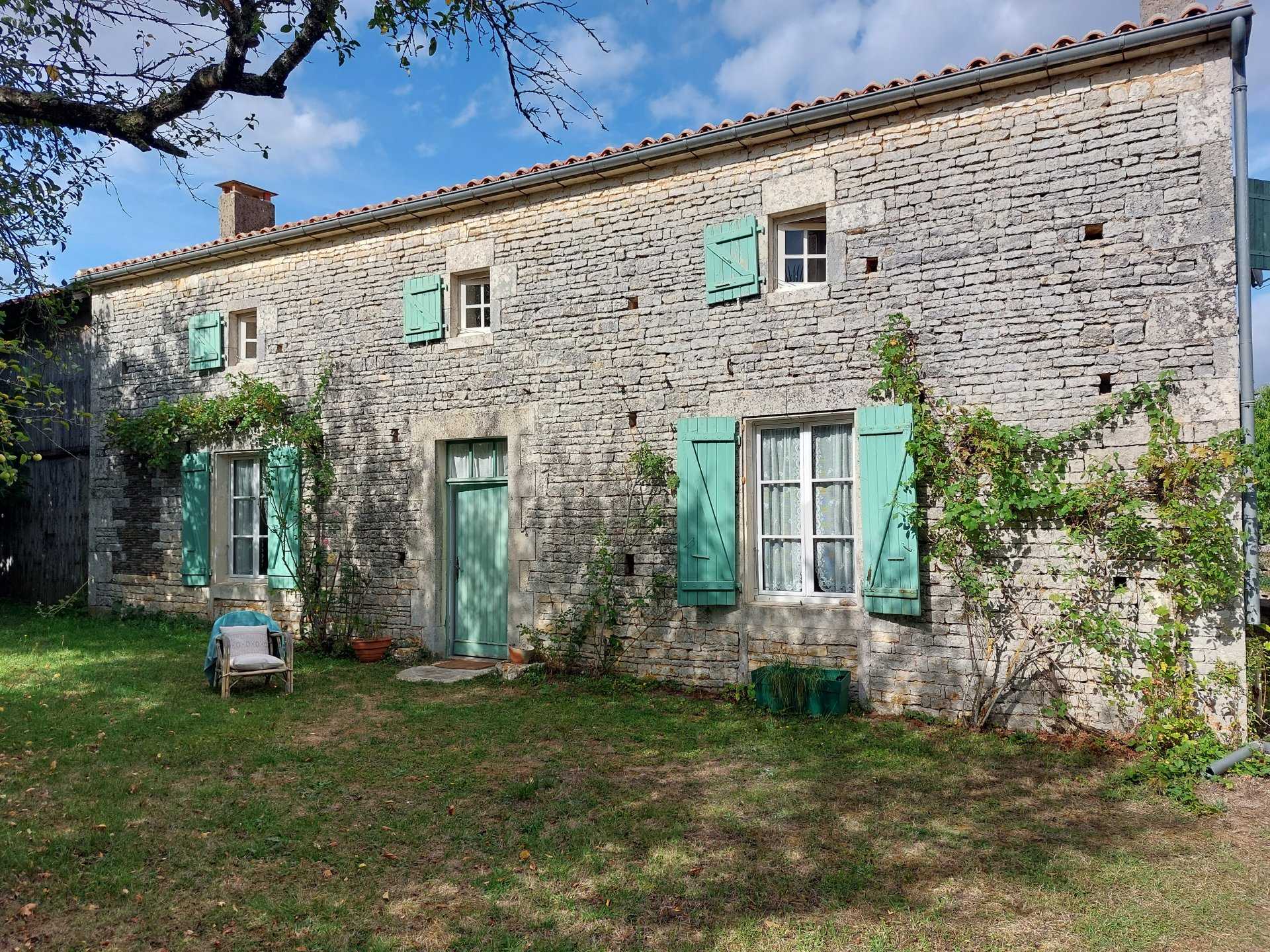 Casa nel Verteuil-sur-Charente, Nuova Aquitania 10927811