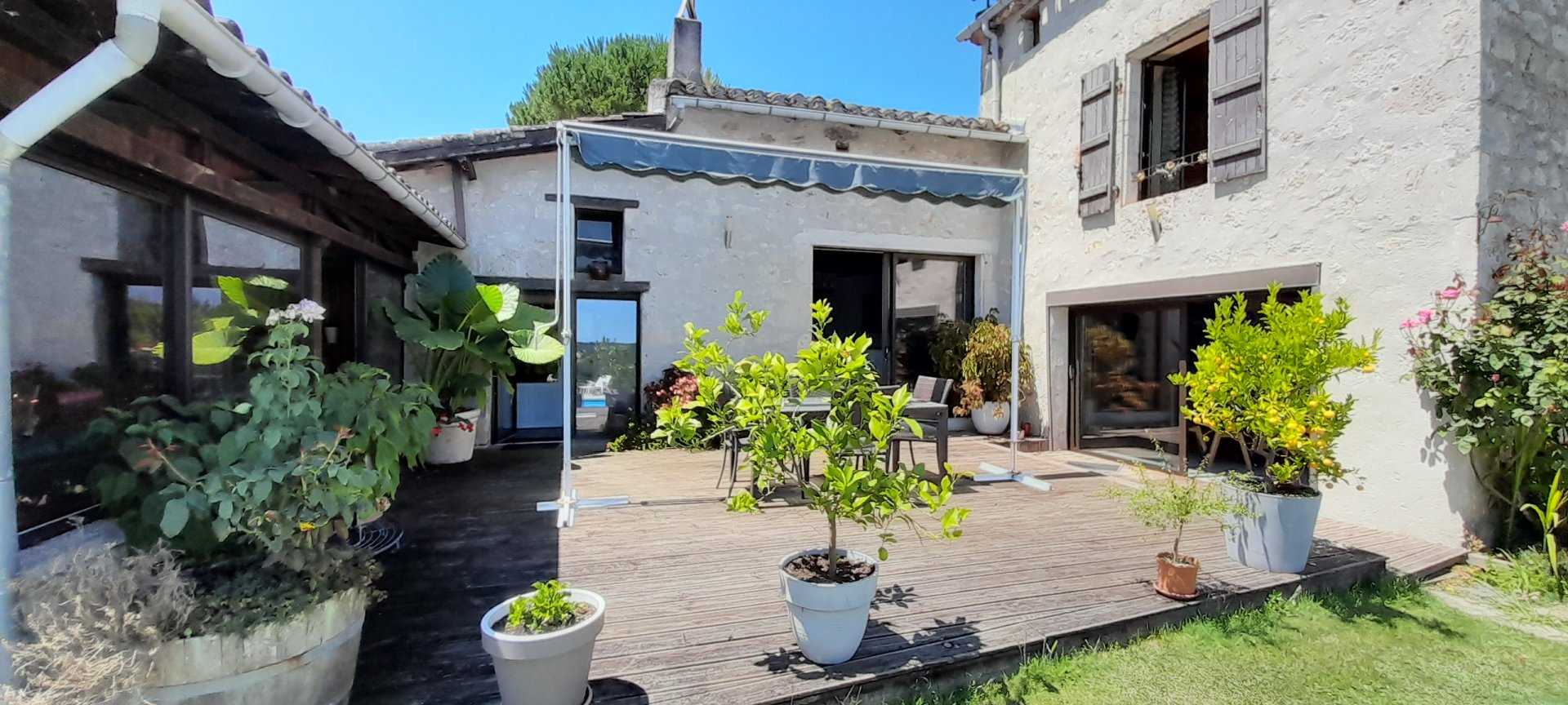 House in Frespech, Nouvelle-Aquitaine 10927838