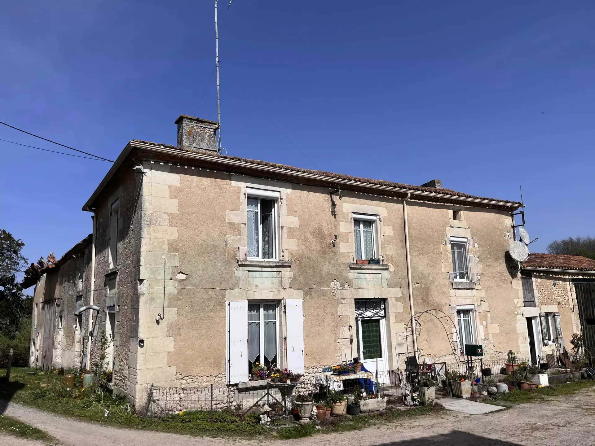 मकान में Les Essards, Nouvelle-Aquitaine 10927859
