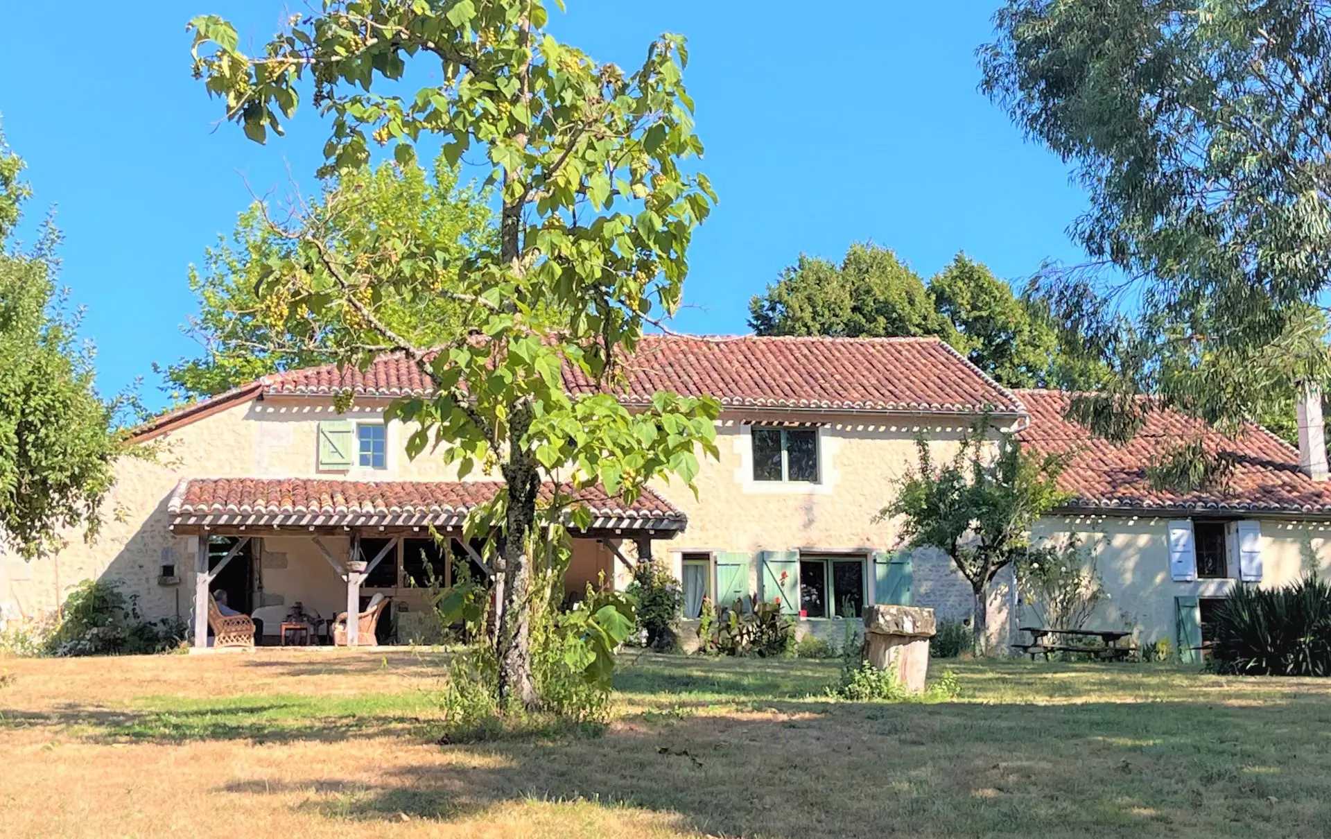 House in Ronsenac, Nouvelle-Aquitaine 10927869