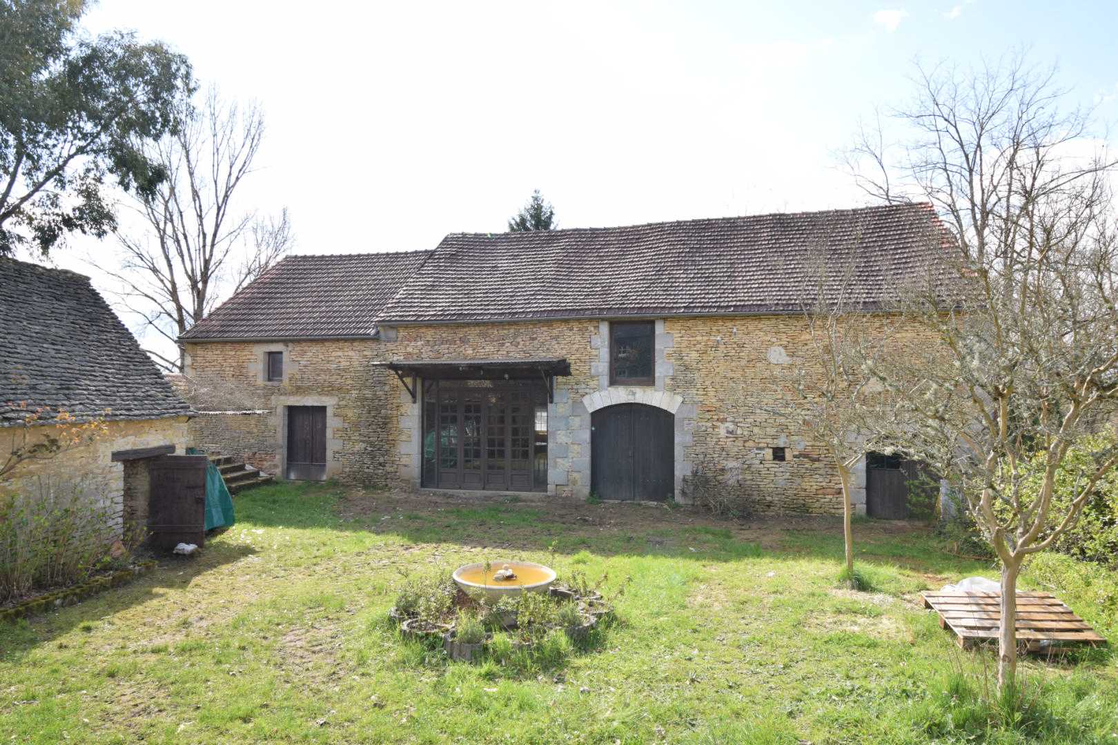 房子 在 Saint-Cyprien, Nouvelle-Aquitaine 10927923
