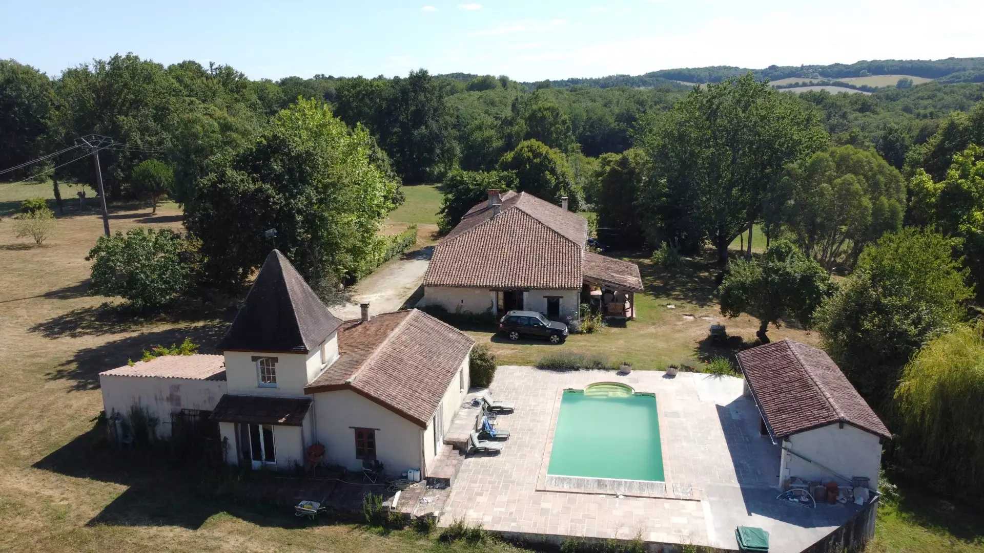 House in Ronsenac, Nouvelle-Aquitaine 10927954