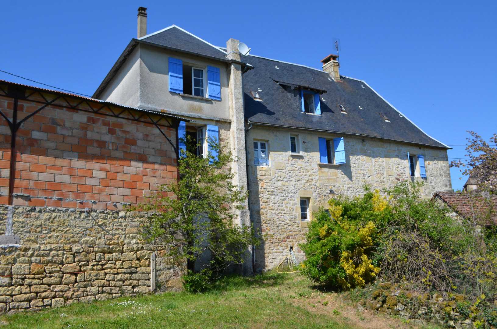 House in Saint-Cyprien, Nouvelle-Aquitaine 10928009