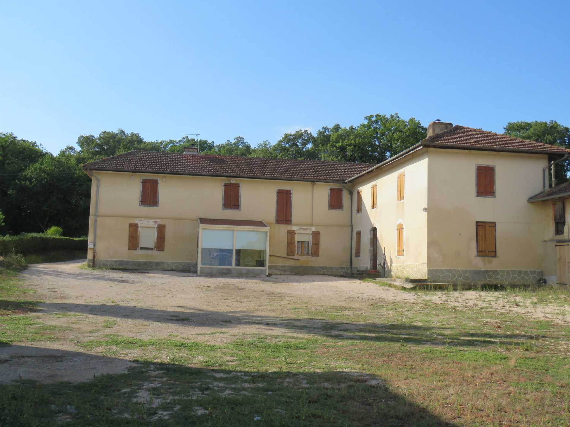 بيت في Masseube, Occitanie 10928044