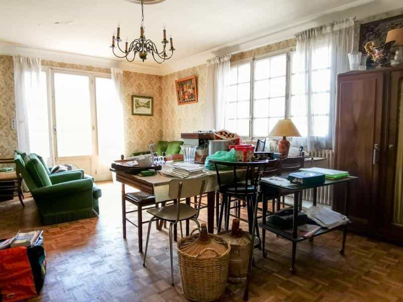 House in Chef-Boutonne, Nouvelle-Aquitaine 10928067