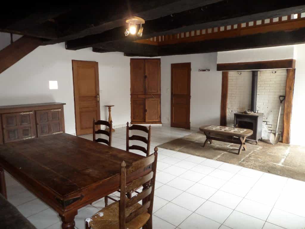 Huis in Nouic, Nouvelle-Aquitanië 10928140