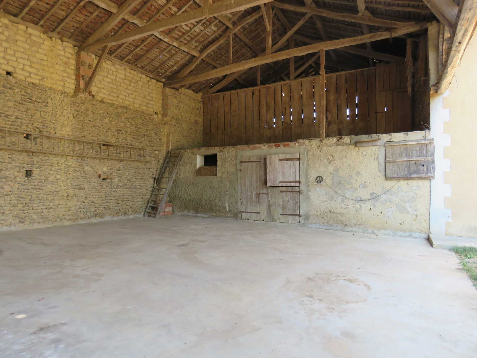 Dom w Castelnau-Magnoac, Oksytania 10928157