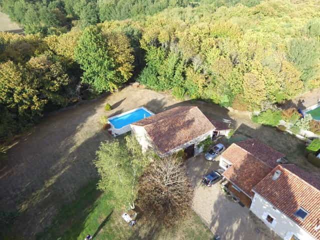 House in Cellefrouin, Nouvelle-Aquitaine 10928187
