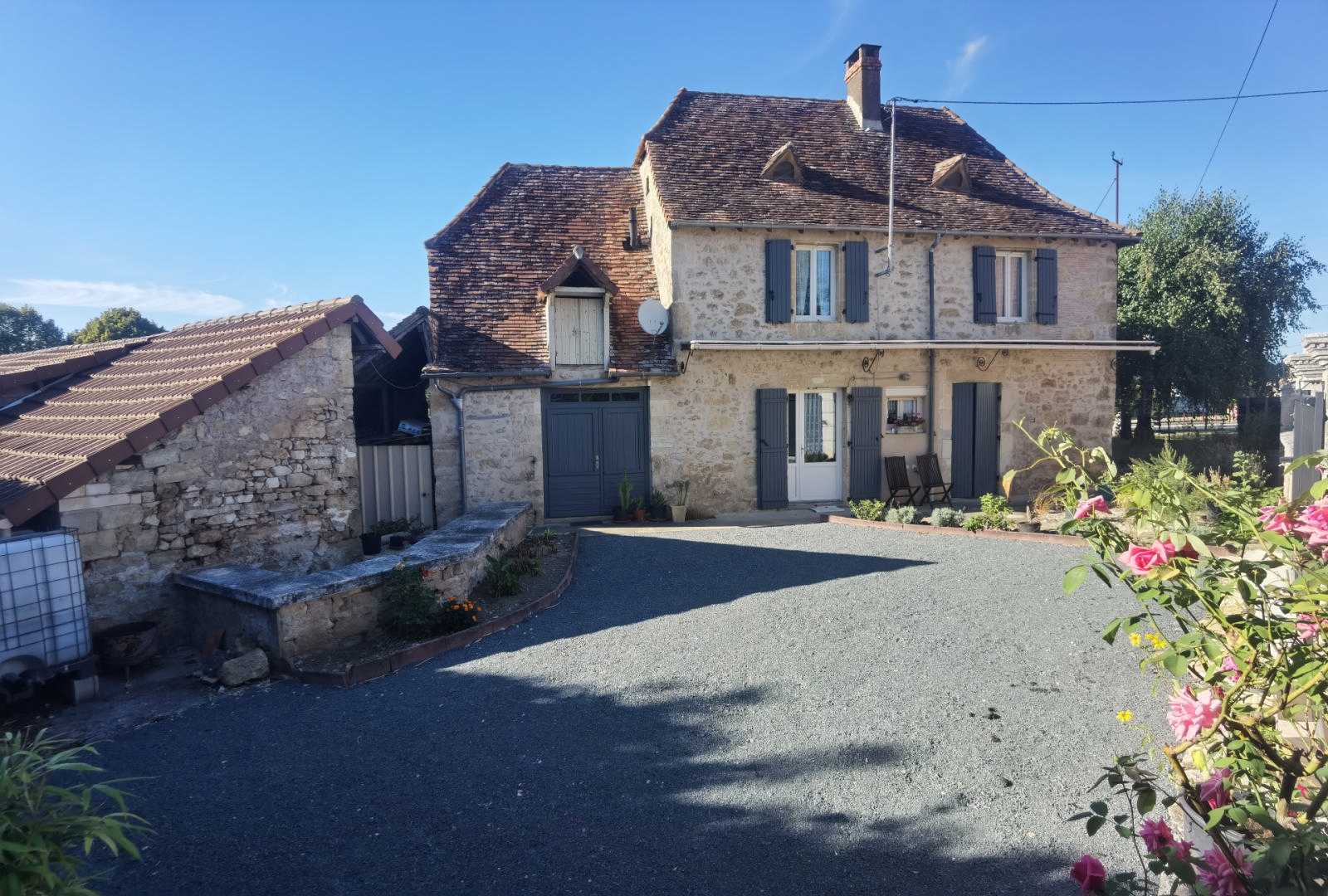 rumah dalam Hautefort, Nouvelle-Aquitaine 10928230