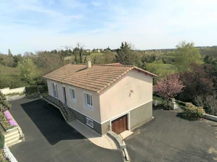 House in Ruffec, Nouvelle-Aquitaine 10928292