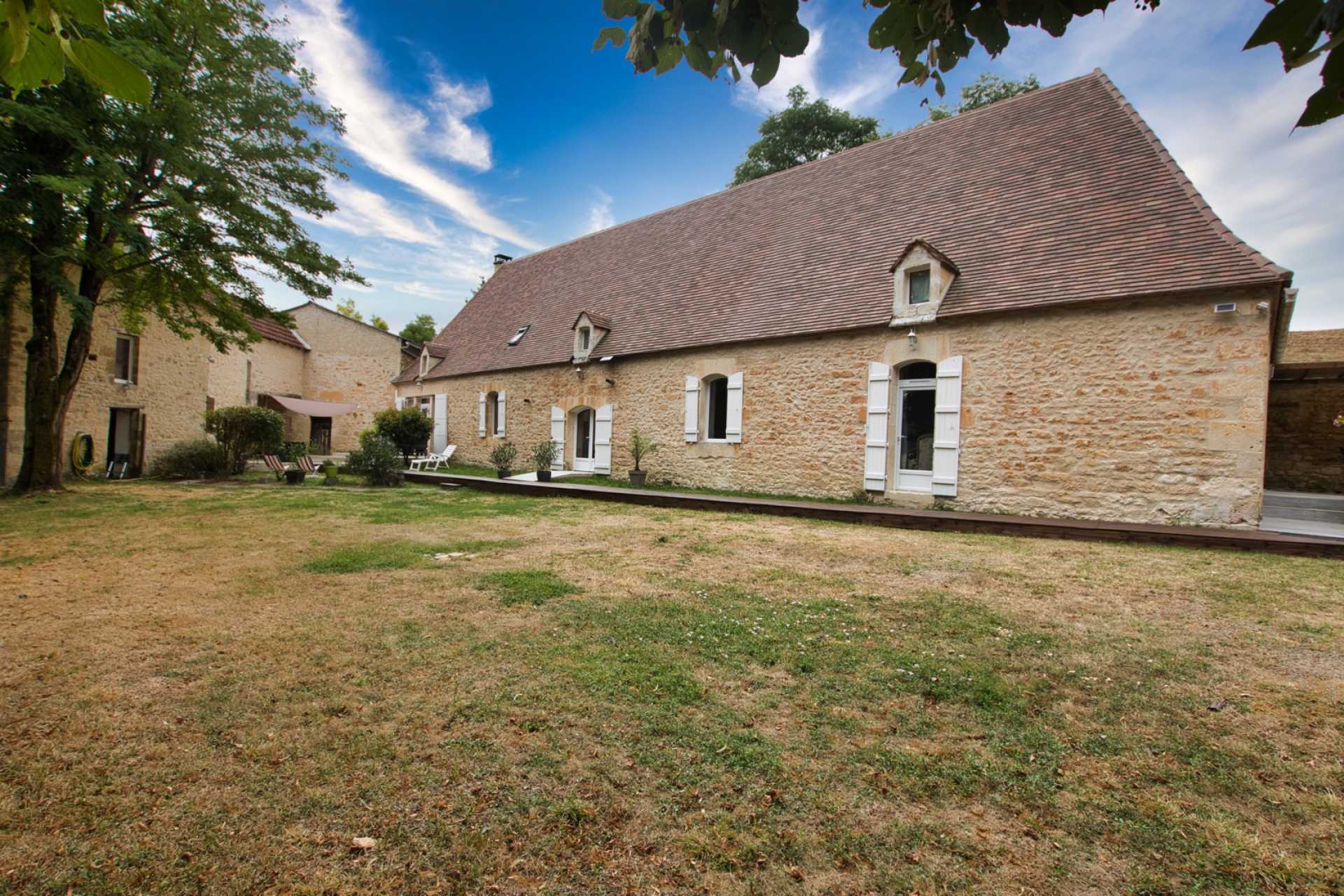 房子 在 Saint-Cybranet, Nouvelle-Aquitaine 10928301