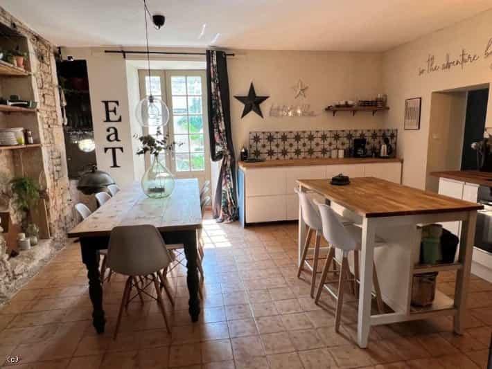 House in Ruffec, Nouvelle-Aquitaine 10928306
