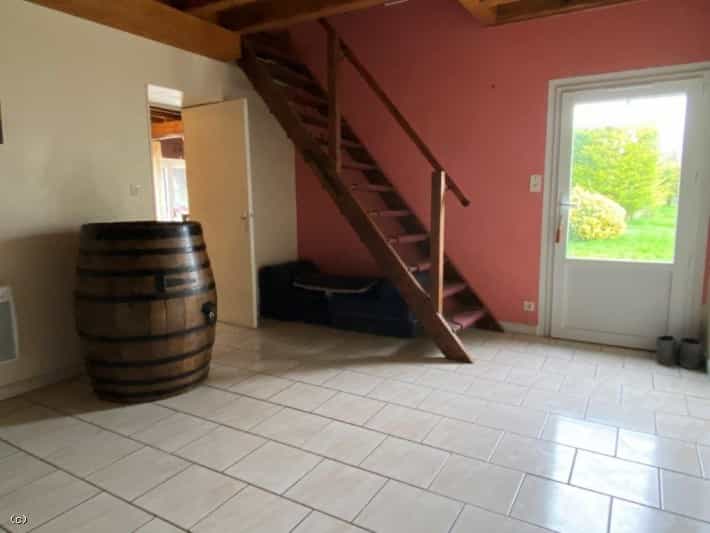 Talo sisään Civray, Nouvelle-Aquitaine 10928308
